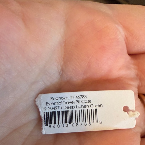 New With Tags…Vera Bradley Essential Travel Pill Case…Deep Lichen Green - Picture 3 of 3